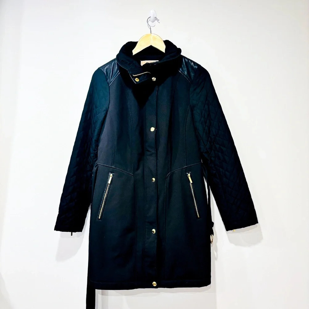 MICHAEL KORS Black coat with quilted sleeves and fleece interior